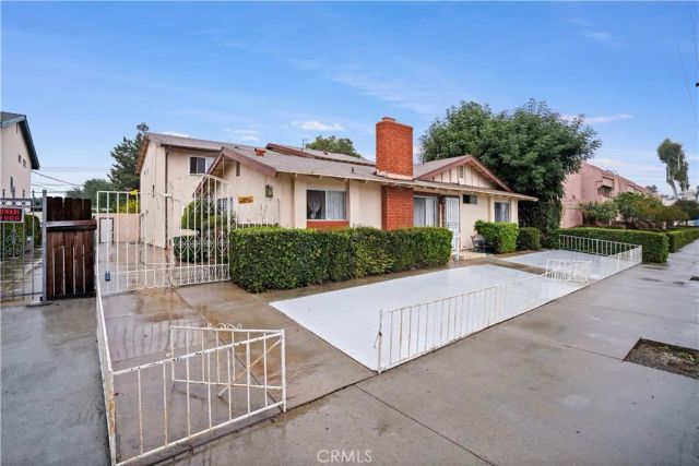 22855 Vanowen, West Hills, CA 91307