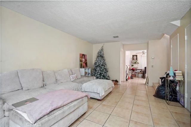 22855 Vanowen, West Hills, CA 91307