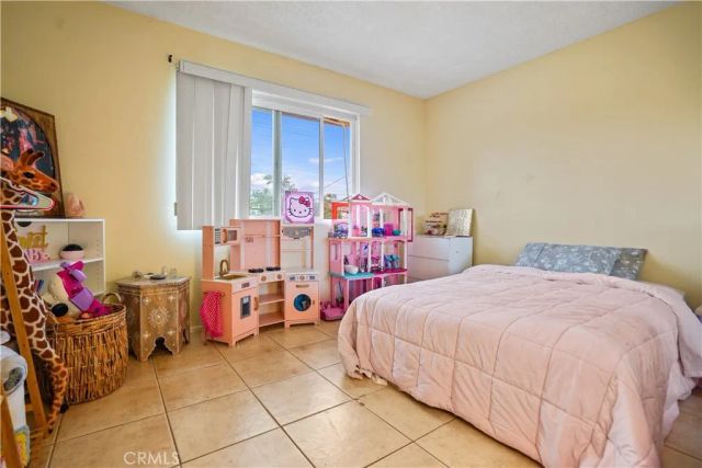 22855 Vanowen, West Hills, CA 91307