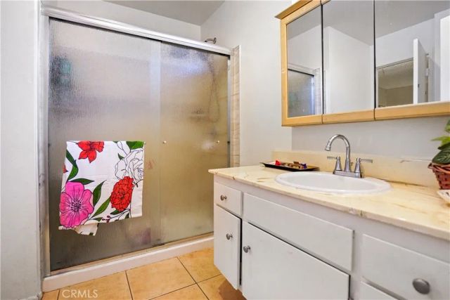 22855 Vanowen, West Hills, CA 91307