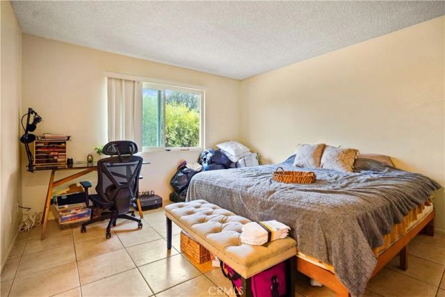 22855 Vanowen, West Hills, CA 91307