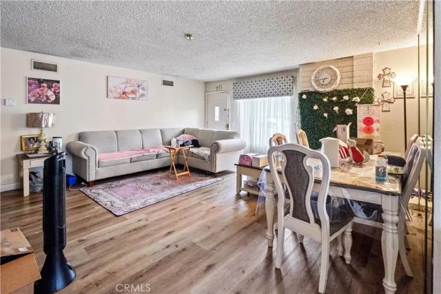 22855 Vanowen, West Hills, CA 91307