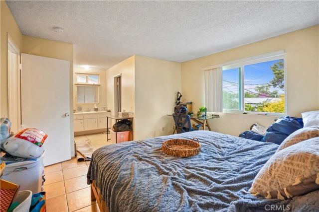 22855 Vanowen, West Hills, CA 91307