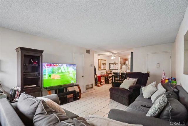 22855 Vanowen, West Hills, CA 91307