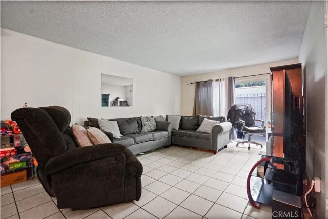 22855 Vanowen, West Hills, CA 91307