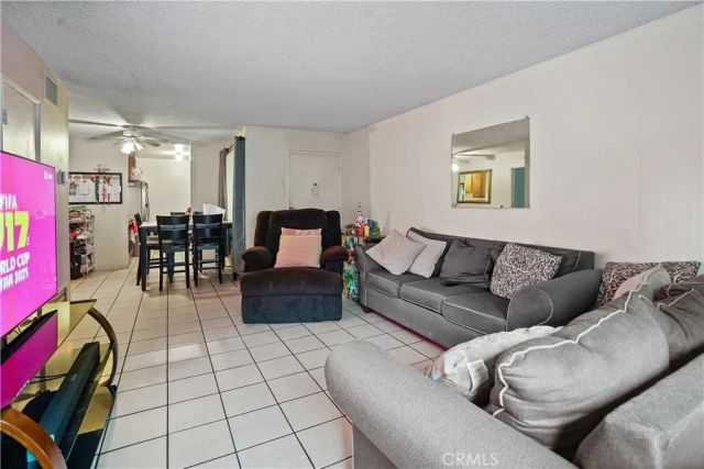 22855 Vanowen, West Hills, CA 91307