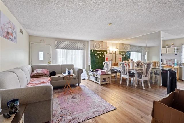 22855 Vanowen, West Hills, CA 91307