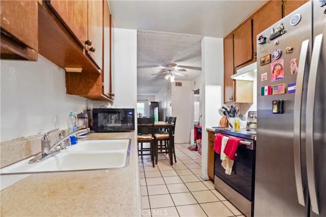 22855 Vanowen, West Hills, CA 91307