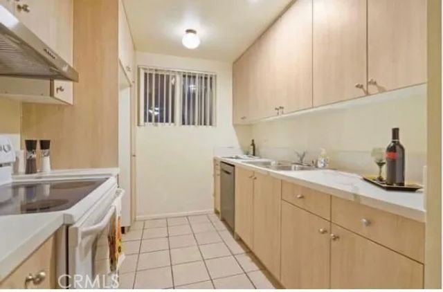 22855 Vanowen, West Hills, CA 91307