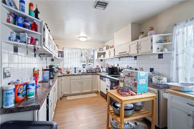 22855 Vanowen, West Hills, CA 91307