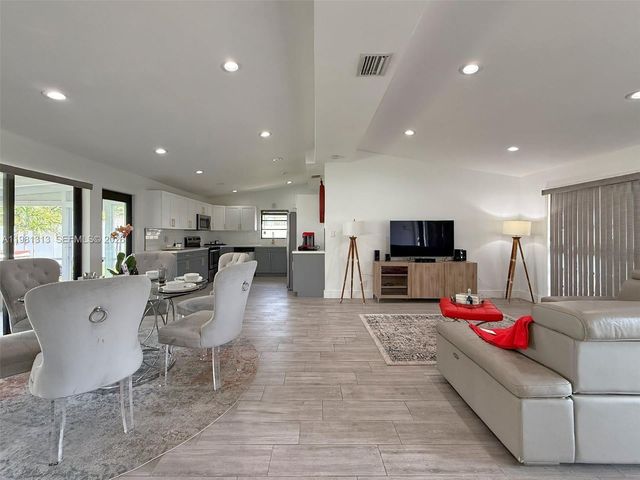 2525 Tortugas Ln, Fort Lauderdale, FL 33312