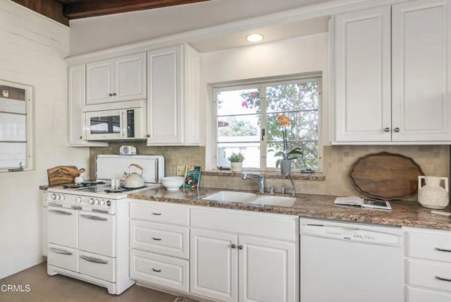 50 Grace Terrace, Pasadena, CA 91105