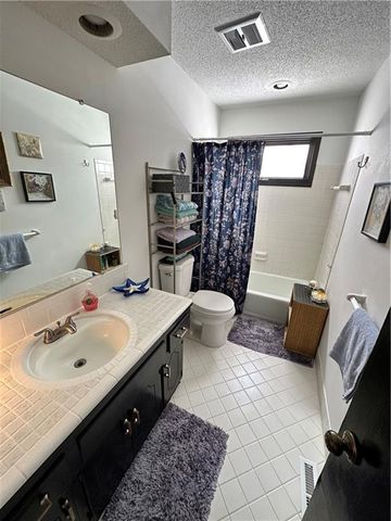 10817 W 70th Terrace, Shawnee, KS 66203