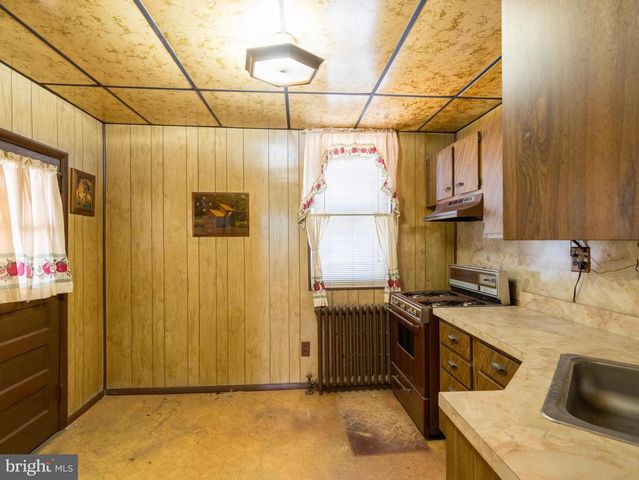 3825 ELSINORE ST, Philadelphia, PA 19124