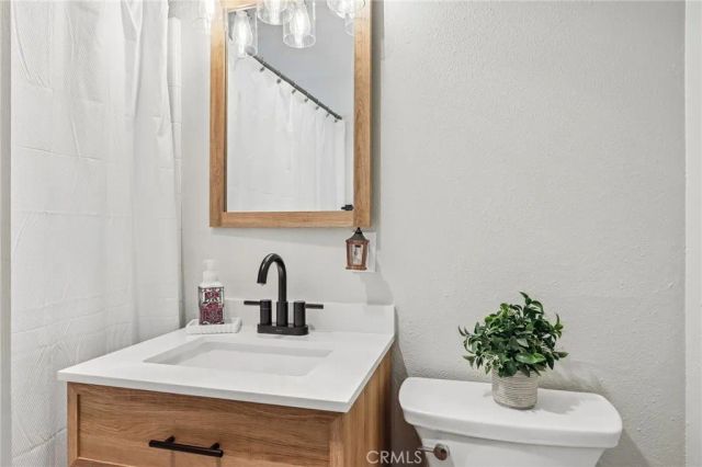 1107 E Walnut Avenue, Glendora, CA 91741