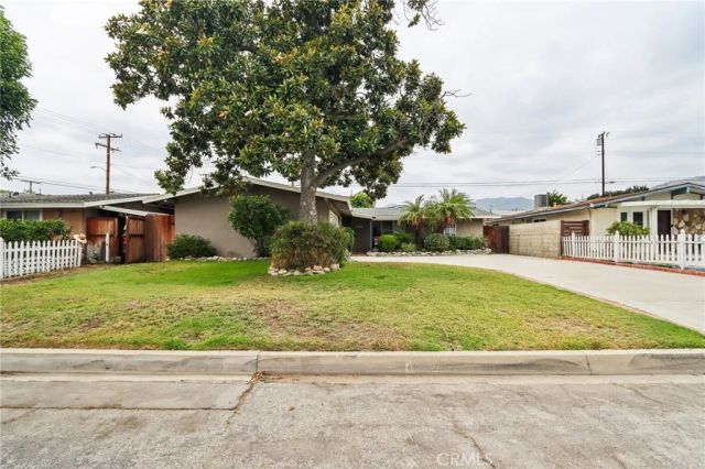 1107 E Walnut Avenue, Glendora, CA 91741