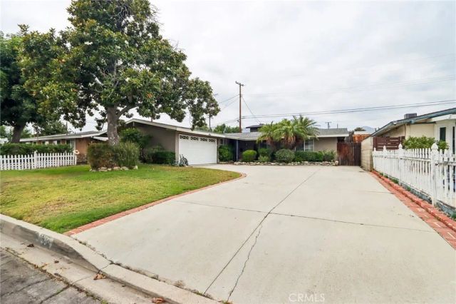 1107 E Walnut Avenue, Glendora, CA 91741