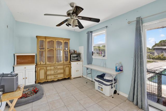 7571 NW 1st Court, Pembroke Pines, FL 33024