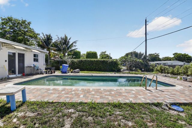 7571 NW 1st Court, Pembroke Pines, FL 33024