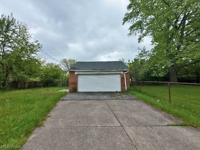 3915 E 189th Street, Cleveland, OH 44122