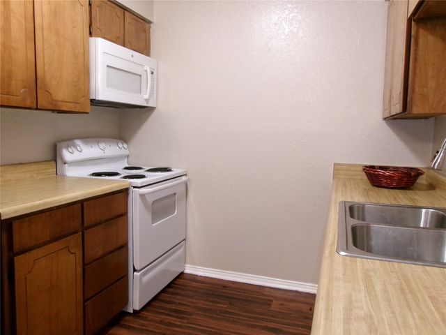 1817 Family Circle, Grand Prairie, TX 75051