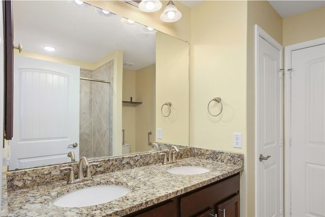 362 Crested Eagle Drive, Richmond, TX 77469