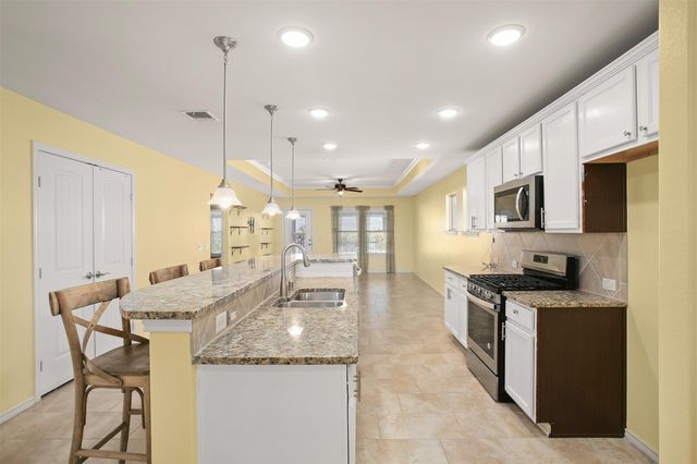 362 Crested Eagle Drive, Richmond, TX 77469