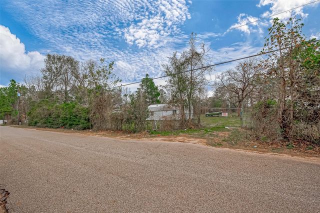 13727 Adams Lane, Pinehurst, TX 77362