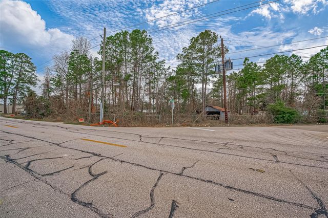 13727 Adams Lane, Pinehurst, TX 77362
