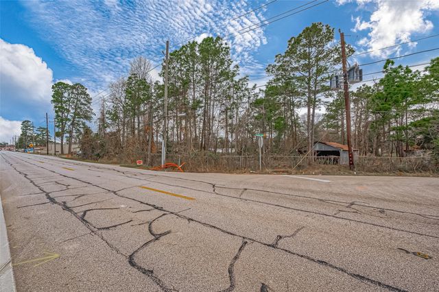 13727 Adams Lane, Pinehurst, TX 77362