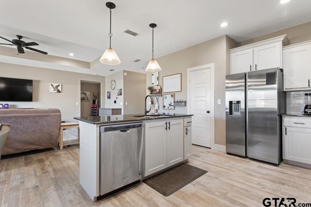 15422 Anna Ln, Lindale, TX 75771