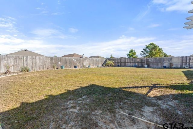 15422 Anna Ln, Lindale, TX 75771