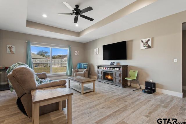 15422 Anna Ln, Lindale, TX 75771