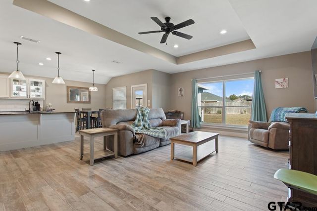 15422 Anna Ln, Lindale, TX 75771