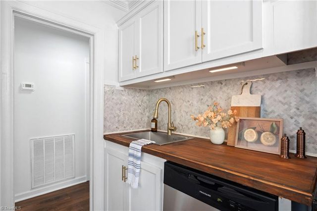 4 Elliott Drive, Thomasville, NC 27360