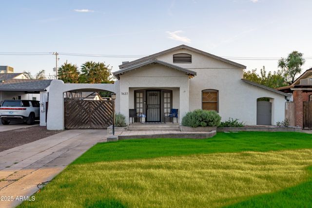 1637 E EARLL Drive, Phoenix, AZ 85016