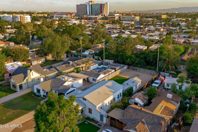 1637 E EARLL Drive, Phoenix, AZ 85016