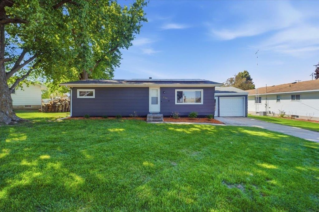 2307 14th Avenue, Eldora, IA 50627