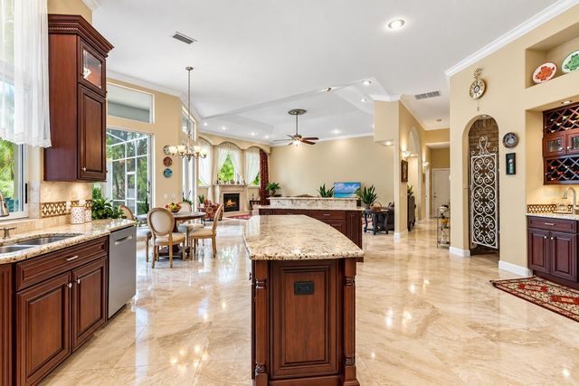 18112 LONGWATER RUN DRIVE, Tampa, FL 33647