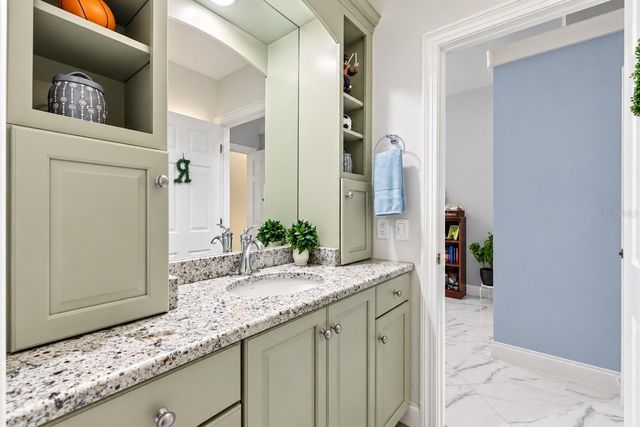 18112 LONGWATER RUN DRIVE, Tampa, FL 33647