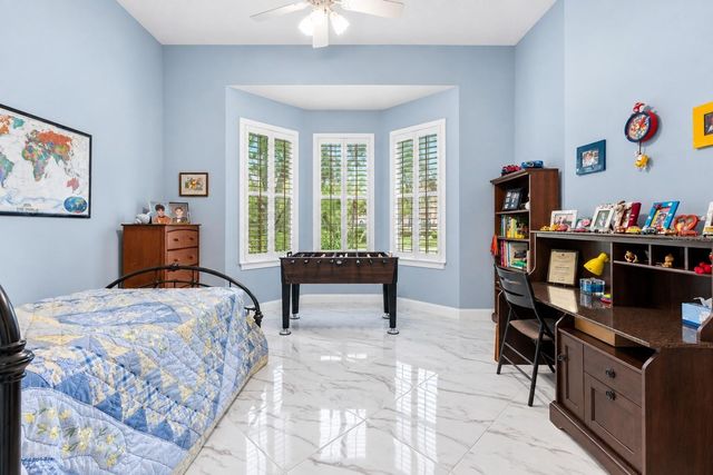 18112 LONGWATER RUN DRIVE, Tampa, FL 33647