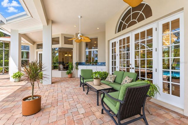 18112 LONGWATER RUN DRIVE, Tampa, FL 33647