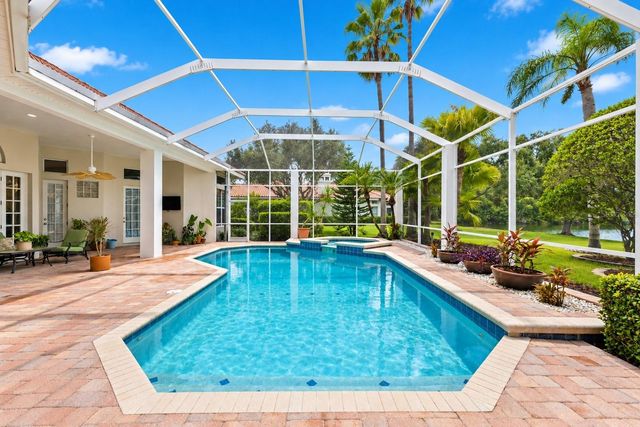 18112 LONGWATER RUN DRIVE, Tampa, FL 33647