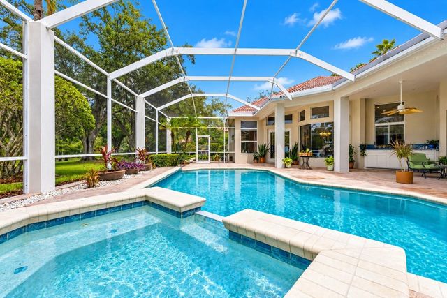 18112 LONGWATER RUN DRIVE, Tampa, FL 33647
