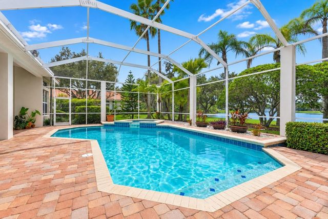 18112 LONGWATER RUN DRIVE, Tampa, FL 33647