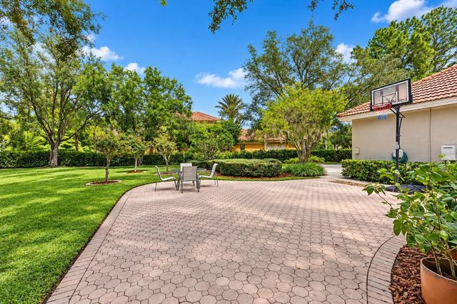 18112 LONGWATER RUN DRIVE, Tampa, FL 33647