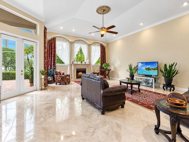 18112 LONGWATER RUN DRIVE, Tampa, FL 33647