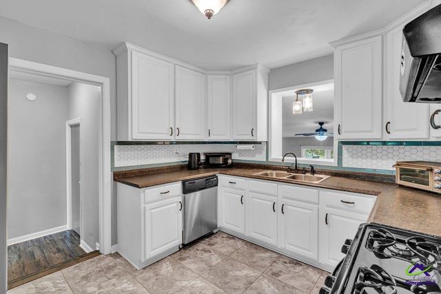 202 Springdale Drive, Warner Robins, GA 31088