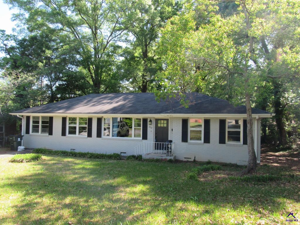 202 Springdale Drive, Warner Robins, GA 31069
