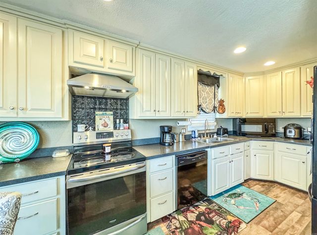 1 Plana Place, Hot Springs Village, AR 71909